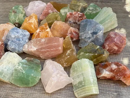 Vista 5 de GAF TREASURES Piedras naturales ásperas de calcita al por mayor, cristales crudos a granel para decoración, pulir, pulir, rocas fuentes, Wicca