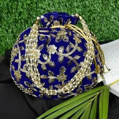 Vista 4 de Bolsa de terciopelo bordada para mujer, bolsa con cordón, regalo de boda dorado para mujer