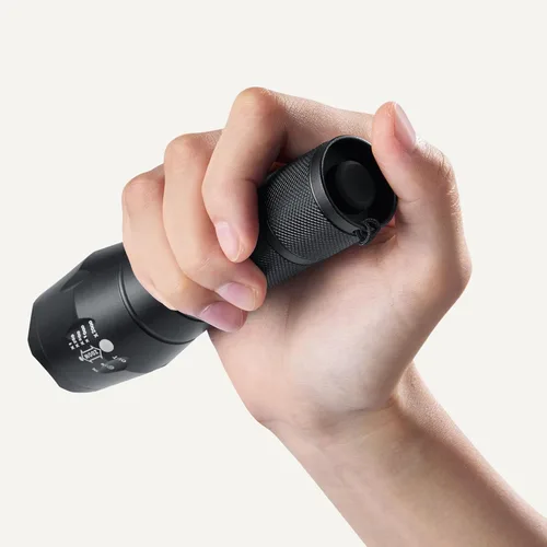 Vista 3 de Amazon Basics Linterna LED de mano, 200 linternas de alto lumen Enfoque de brillo ajustable, negro