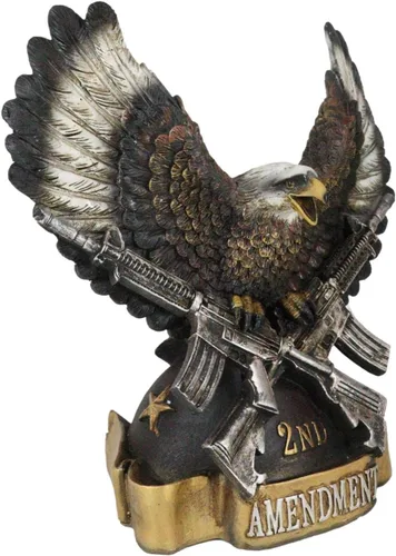 Vista 6 de Ebros Gift Alas patrióticas de gloria de 9 pulgadas de alto con águila calva agarrando rifles cruzados con la segunda enmienda derecho a portar