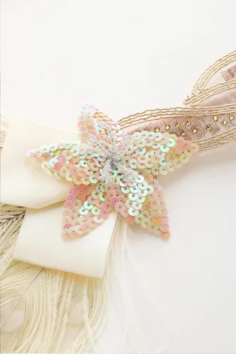 Vista 4 de BABEYOND Diadema de plumas de pavo real de los años 20, accesorios de Gatsby para mujer con lentejuelas Beige