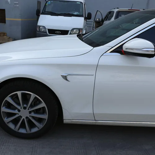 Vista 3 de YIWANG Cubierta para emblema lateral de automóvil ABS cromada, 2 unidades, para Mercedes Benz Clase C W205, Clase E W213, accesorios externos