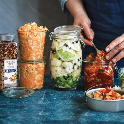 Vista 4 de McCormick Culinary Especias para escabeche, 12 onzas, un recipiente de 12 onzas de especias mixtas para encurtidos, lo mejor para condimentar