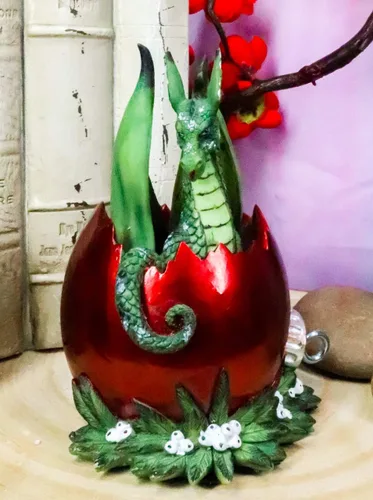 Vista 2 de Ebros Amy Brown - Figura decorativa de dragón de travesuras verdes escondidas en huevo rojo, 4.5 pulgadas de alto, fantasía, Wyrmlings and Dragons