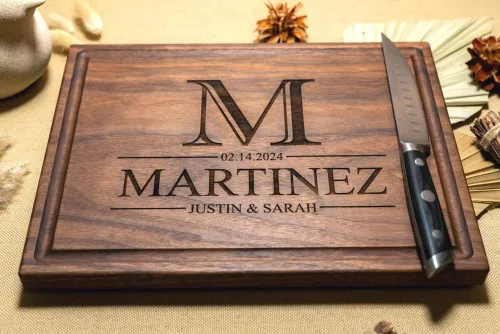 Vista 8 de Tabla de cortar personalizada, boda, aniversario, regalo de inauguración de la casa, la mejor idea de regalo para parejas, recién casados, fabricada