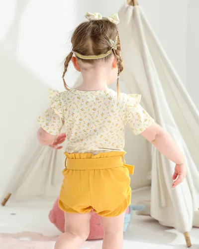 Vista 4 de Mioglrie Conjunto de ropa para bebé recién nacida, conjunto de pantalones cortos, lindos trajes de verano para bebés, ropa de bebé de algodón