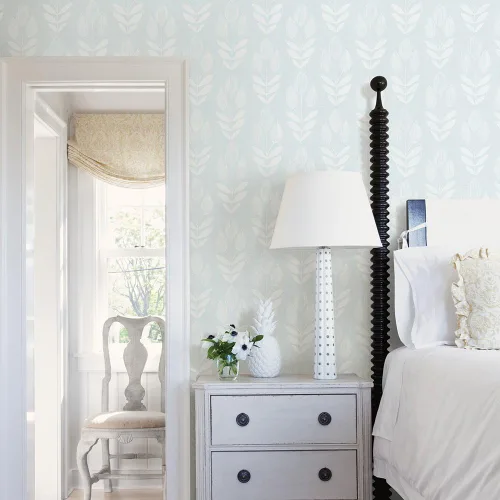 Vista 2 de [Usado] Chesapeake Blue Chesapeake 3115-24470 Garland Block Tulip - Papel pintado de tulipanes, color azul claro