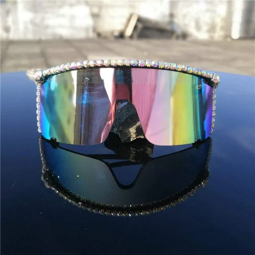 Vista 4 de mincl Gafas de sol de una sola pieza con diamantes de imitación, unisex, con pantalla de cristal brillante, gafas de sol