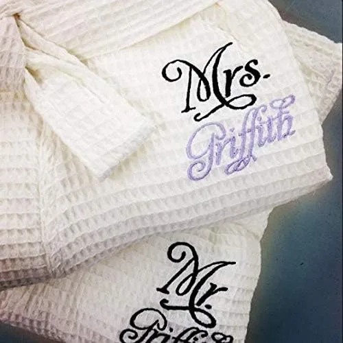 Vista 5 de Classy Bride Juego de 2 batas de spa personalizadas Mr. and Mrs, Negro, Blanco