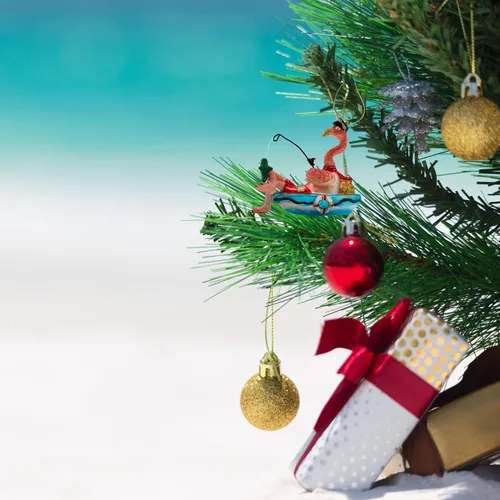 Vista 5 de Adorno de cristal para árbol de Navidad de flamenco de pesca, decoración náutica de playa rosa, accesorios para colgar, 5 x 2 x 4 pulgadas