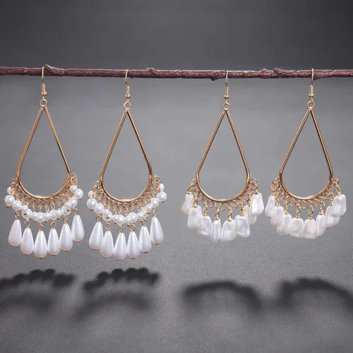 Vista 4 de COIRIS Aretes de lágrima de perlas con aretes de aro colgantes de metal para mujer