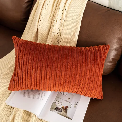 Vista 146 de UGASA - Fundas de almohada decorativas de terciopelo suave y sólidas de Navidad para sala de estar/sofá, 16 x 16 pulgadas, 2 unidades, color burdeos