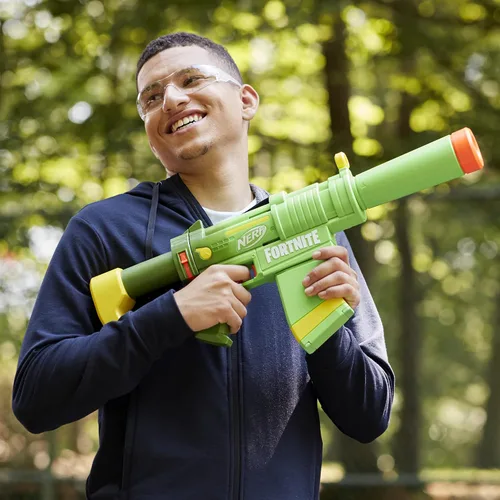 Vista 4 de Lanzador Nerf Fortnite SMG-Zesty, 10 dardos Nerf Elite, clip de 10 dardos, culata y cañón removibles, regalos de Fortnite para niños y niñas