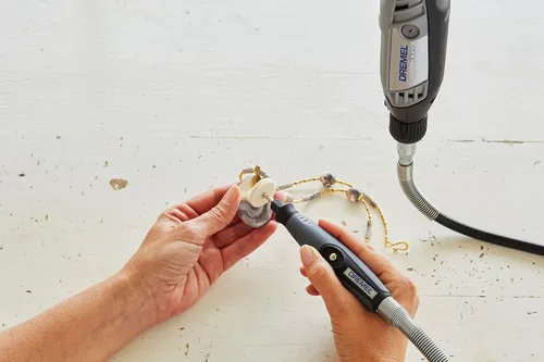 Vista 4 de Dremel EZ725 Kit de almacenamiento de accesorios multiusos, 70 piezas con accesorio de herramienta giratoria de eje flexible con agarre cómodo