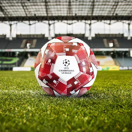 Vista 2 de Trespass UEFA Official Champions League Football Star Design - Size 5
