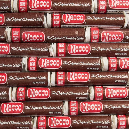 Vista 2 de Necco Paquete de 24 rollos de obleas de chocolate