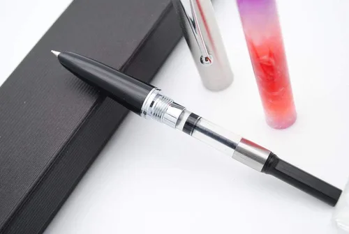 Vista 3 de JINHAO 51A Pluma estilográfica acrílica de celuloide con tapa de acero (rojo fluorescente, punta extrafina, 0.015 in)