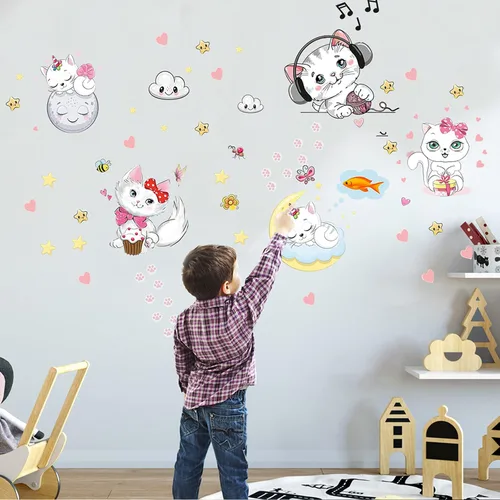 Vista 5 de Estrellas que brillan en la oscuridad para la habitación, adhesivos de pared/techo que brillan de gatos, calcomanías de mariposas de gatito