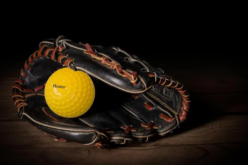 Vista 8 de Heater Yellow Dimpled Baseballs, 1 Dozen, Polyurethane Material, Optic Yellow Color, for Use in Real Baseball Pitching Machines