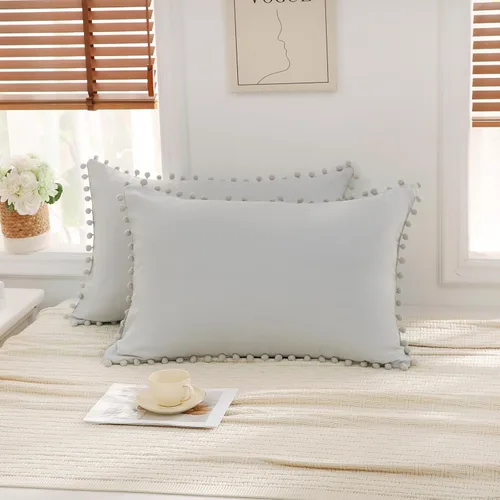 Vista 13 de Juego de 2 fundas de almohada con pompones color verde aguacate, tamaño Queen estándar, 100% microfibra lavada, funda de almohada con flecos de bola