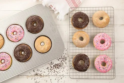 Vista 2 de USA Pan Bakeware Aluminized Steel Donut Pan, 6-Well