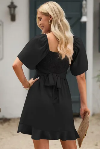 Vista 4 de Dokotoo Vestido corto cruzado con cuello en V para mujer, manga corta, acampanada, cintura elástica, escalonada, dobladillo con volantes y cinturón