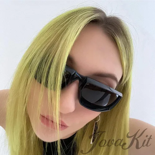 Vista 4 de JOVAKIT Gafas de sol deportivas envolventes para hombres y mujeres, a la moda, cuadradas, con marco grueso, elegantes lentes deportivos (negrogris)