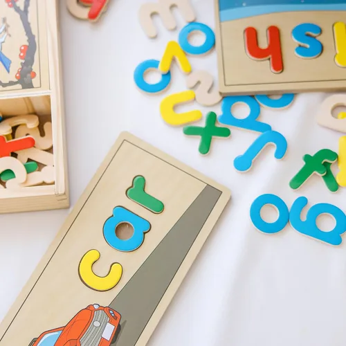 Vista 7 de Melissa & Doug See & Spell - Juguete educativo de madera, Versión estándar