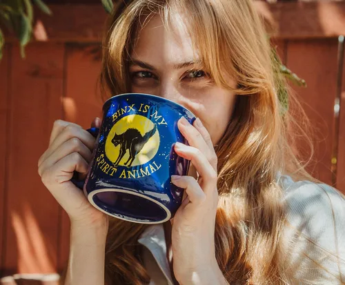 Vista 3 de Disney Hocus Pocus Binx Is My Spirit Animal - Taza de cerámica de 20 onzas para cámper Taza de café de viaje sin BPA para expreso, té
