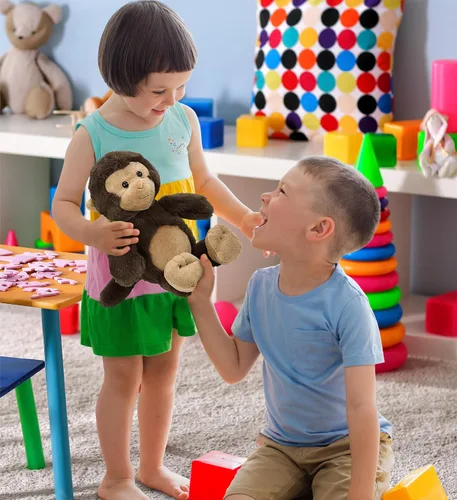 Vista 6 de DolliBu Peluche de mono – Animal de peluche súper suave, lindo peluche marrón de vida silvestre, adorable juguete de peluche esponjoso para niños