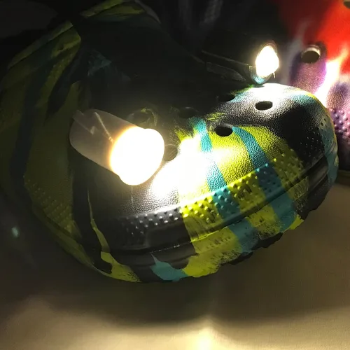 Vista 4 de Mini Headlights for Crocs an LED flashlight charm for your shoes (Lime Translucent)