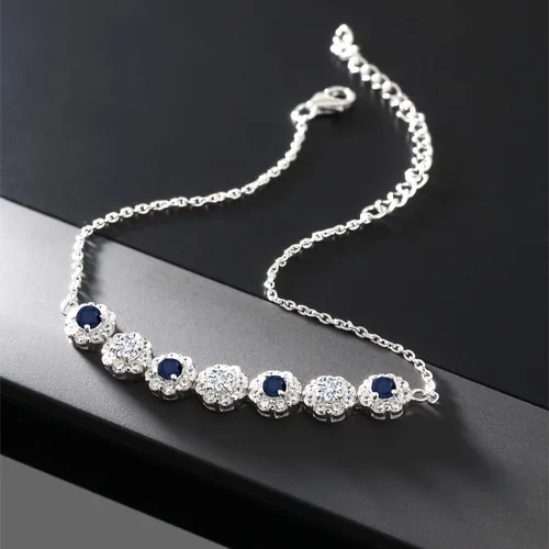 Vista 3 de Gem Stone King Pulsera de tenis de plata de ley 925 con moissanita blanca y circonita blanca de zafiro azul para mujer