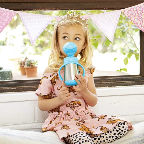 Vista 4 de Munchkin Cool Cat - Vaso para beber con popote para niños pequeños, vaso con popote de acero inoxidable, 8 onzas, azul