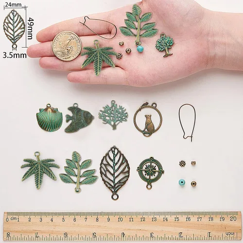 Vista 3 de SUNNYCLUE 1 caja de 9 pares de aretes colgantes de metal huecos bohemios vintage para hacer joyas, kit de iniciación de aleación verde, hoja