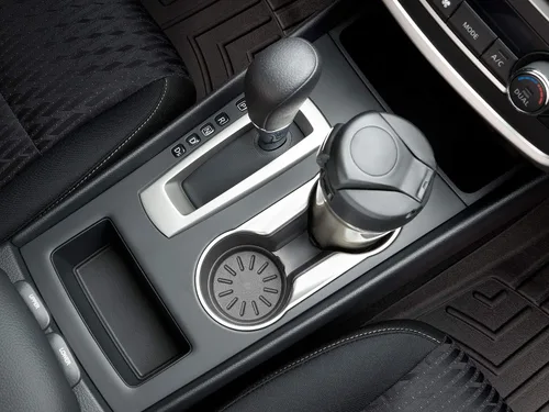 Vista 3 de WeatherTech CarCoasters, posavasos extraíbles para portavasos, paquete de 4