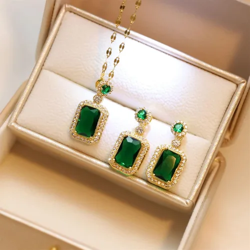 Vista 3 de Roe Dolph Collar de esmeralda, aretes de esmeralda, anillos de esmeralda, delicado collar con colgante rectangular, juego de joyas de esmeralda