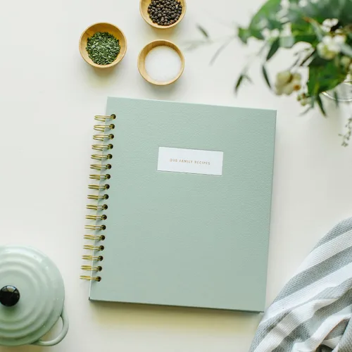 Vista 4 de Promptly Journals, Nuestras Recetas Familiares: Un Recuerdo de Comidas y Recuerdos (Aloe, Verde, Lino) Diario de recetas Diario de cocina