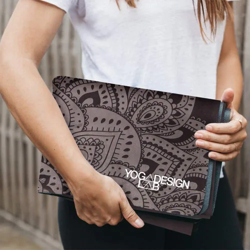Vista 4 de YOGA DESIGN LAB Travel Yoga Mat 2-in-1 Mat+Towel Lightweight, Foldable, Eco Luxury Ideal for Hot Yoga, Bikram, Pilates, Barre, Sweat 1.5mm