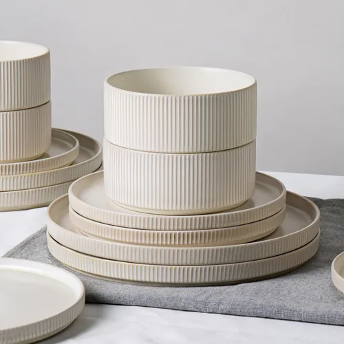 Vista 8 de Juego de vajilla para 4, juego de platos y tazones de cerámica de 12 piezas, resistente a astillamientos y arañazos, apto para microondas y Blanco