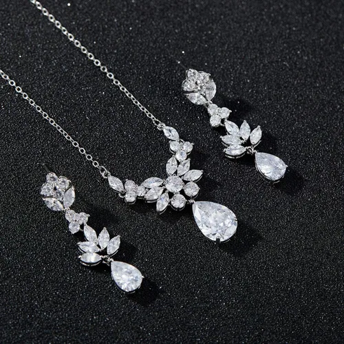 Vista 5 de SWEETV Juego de joyas de novia de lágrima para novias mujeres damas de honor collar de fondo de diamantes de imitación de cristal para baile