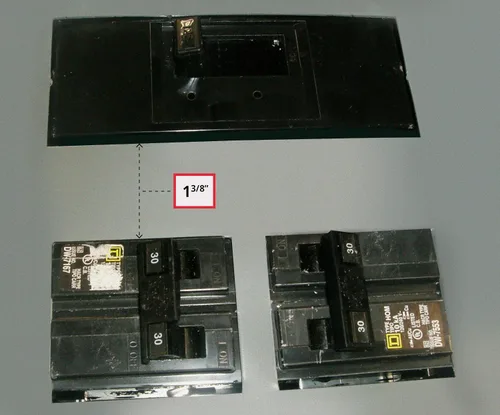 Vista 2 de GenInterlock SD-200A Kit de bloqueo para paneles eléctricos Square D para uso seguro de energía portátil al aire libre durante cortes de energía