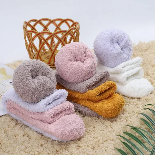 Vista 3 de Calcetines mullidos para mujer, calcetines suaves y esponjosos, calcetines de felpa gruesos y acogedores, calcetines de Navidad para mujer, 5 pares