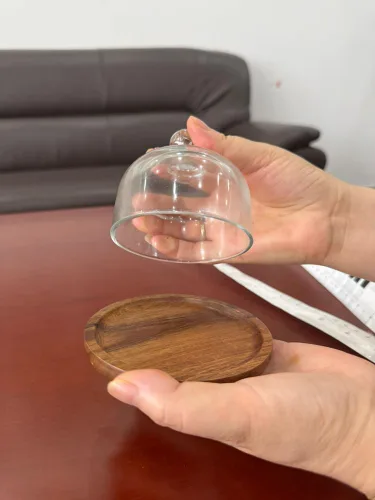 Vista 3 de Rikyo Cúpula de postre de vidrio de 3.25 pulgadas con base de madera
