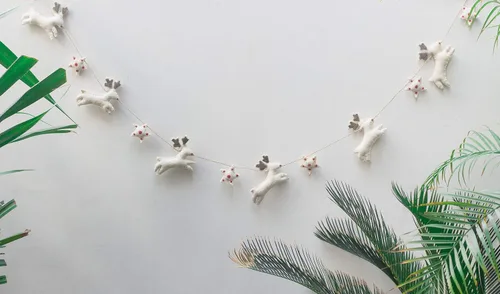 Vista 3 de DeKulture - Guirnalda de lana de fieltro de renos y estrellas ecológica, adorno ecológico para árbol de Navidad, oficina en casa, boda, fiesta