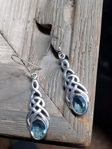 Vista 2 de Raindrops of Ireland - Pendientes de plata de ley con nudo celta simulado topacio azul, Metal, Topacio