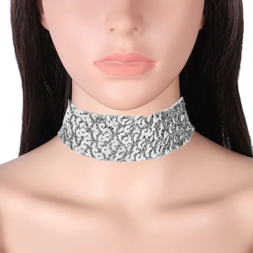 Vista 2 de COLORFUL BLING Collar corto de terciopelo de encaje grueso y ancho, con diamantes de imitación y lentejuelas de metal y diamantes de imitación