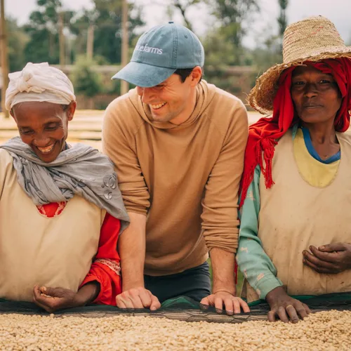 Vista 3 de Grace Farms, Café orgánico de grano entero, tostado medio ligero de Etiopía de origen único, bolsa de 12 onzas, 1 unidad Notas de avena tostada