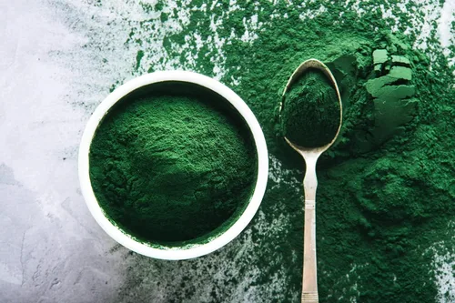 Vista 2 de Espirulina cultivada en Estados Unidos Espirulina Vegana Proteína Limpia Pura Orgánica Espirulina Nutrientes Densa Sin Gluten Superalimento Vaso