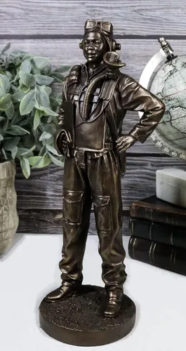 Vista 9 de Ebros Gift Estatua de piloto de avión a reacción de la Segunda Guerra Mundial de 11.75 pulgadas de alto, batalla de Midway, portaaviones navales