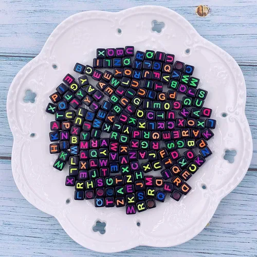 Vista 8 de 1000 cuentas de letras acrílicas en forma de cubo, cuentas del alfabeto, cuentas de números con cuerda elástica para hacer joyas